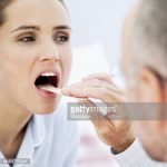 Cegah Resistensi Antibiotik, Apoteker Layani Pemeriksaan Cepat Pasien Sakit Tenggorokan