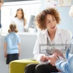 Mampukah Apoteker Mengatur Terapi Penyakit Kronis? Uji Coba Ini Akan Menjawabnya