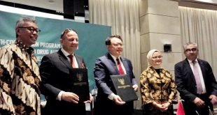 Penandatanganan supply agreement antara Dexa Medica yang diwakili oleh Bapak Krestijanto Pandji dan Al Noor Drugs Store—partner perusahaan farmasi dari Kerajaan Yordania. Penandatanganan disaksikan oleh Kepala Badan POM RI Ibu Penny K. Lukito dan Duta Besar RI untuk Kerajaan Yordania Hasyimiah merangkap Republik Palestina Bapak Andy Rachmianto.