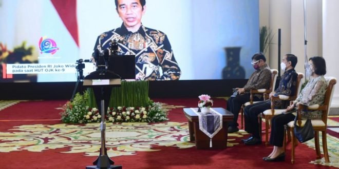 Presiden Jokowi memberikan sambutan pada Pertemuan Tahunan Industri Jasa Keuangan Tahun 2021 yang digelar secara virtual, Jumat (15/01/2021) malam. (Foto: Biro Pers Setpres/Muchlis Jr)
