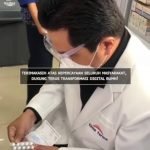 Kenakan Jas Apoteker, Erick Thohir Sidak Stok Obat COVID-19 di Apotek Kimia Farma