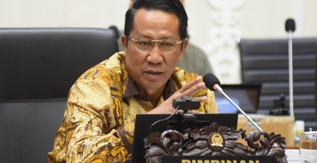 Ketua Baleg DPR RI Supratman Andi Agtas saat RDPU dengan Ikatan Apoteker Indonesia (IAI), Ketua Ikatan Bidan Indonesia (IBI) dan Ketua Persatuan Perawat Nasional Indonesia (PPNI). Foto: Dep/nr