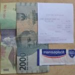 Viral : Apotek Pakai Hansaplast Sebagai Uang Kembalian